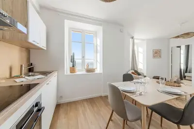 Cuisine ou kitchenette dans l'établissement Bord de l'Eau 4