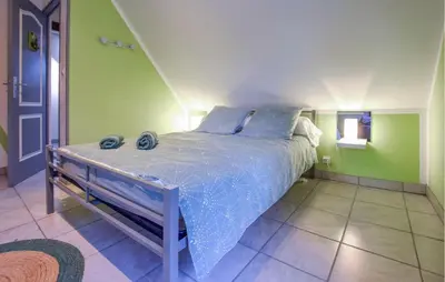 Un ou plusieurs lits dans un hébergement de l'établissement Charmante Maison Au Calme