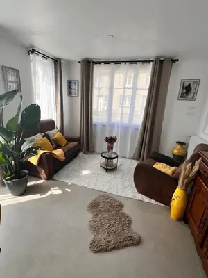 Coin salon dans l'établissement Maison spacieuse à Montebourg avec jardin