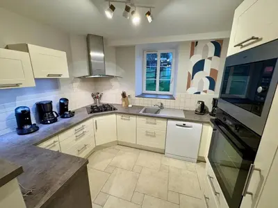 Cuisine ou kitchenette dans l'établissement La Clef Decamp Ferme Bellevue 15 pers, à la campagne, proche Vire