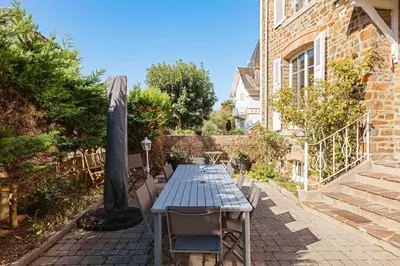 Jardin de l'établissement Villa des Genêts