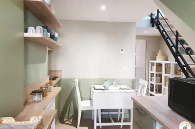 Cuisine ou kitchenette dans l'établissement La Plume de Malherbe - Vue Centre Ville - Parking
