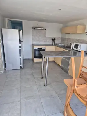 Cuisine ou kitchenette dans l'établissement Maison 3 chambres
