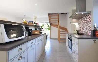 Cuisine ou kitchenette dans l'établissement Maison Spacieuse Littoral