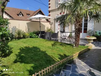Plan de l'établissement Maison spacieuse avec jardin à Cabourg, 250 m²