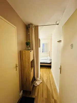 Un ou plusieurs lits dans un hébergement de l'établissement Joli petit studio proche centre de Caen - Brown