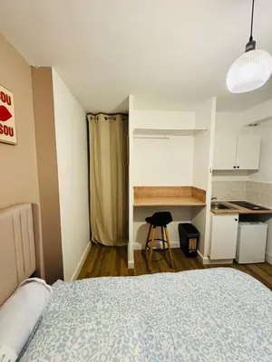 Un ou plusieurs lits dans un hébergement de l'établissement Joli petit studio proche centre de Caen - Brown