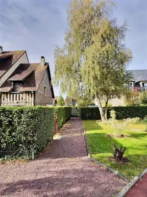 Jardin de l'établissement F3 2 chambres duplex Cabourg calme, balcon, proche plage