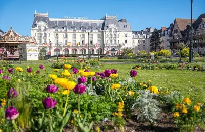 Jardin de l'établissement Appartement deux pièces élégant avec Vue sur Parc - Plage & Centre-Ville à Pied