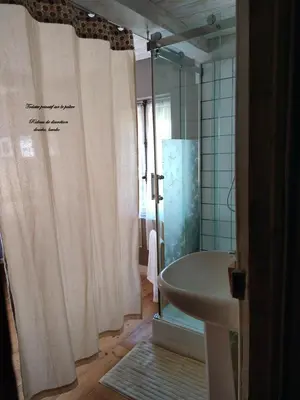 Salle de bains dans l'établissement La Ferme Des Vignes