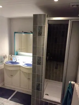 Salle de bains dans l'établissement La Roseliére