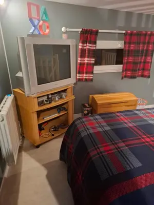 Télévision ou salle de divertissement dans l'établissement Maisonnette Rétro Loc