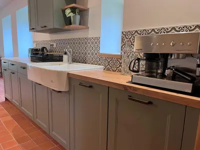 Cuisine ou kitchenette dans l'établissement Cottage avec Piscine et Jacuzzi - Normandie