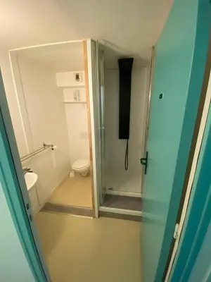 Salle de bains dans l'établissement Charmant studio à Cherbourg-en-Cotentin, 15 m²