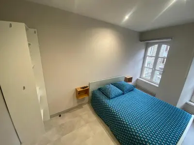 Coin salon dans l'établissement Appartement cosy à Cherbourg-en-Cotentin, 20 m² avec confort.