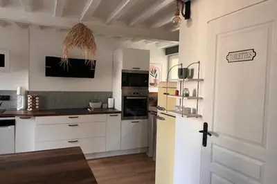 Cuisine ou kitchenette dans l'établissement Charming renovated house in Fontaine-Henry