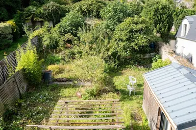 Jardin de l'établissement Maison de ville avec jardin