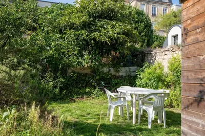 Jardin de l'établissement Maison de ville avec jardin