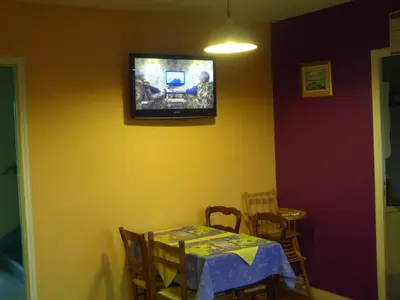 Télévision ou salle de divertissement dans l'établissement Hôtel l'Eden