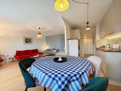 Cuisine ou kitchenette dans l'établissement Résidence calme avec balcon privé & vue sur Caen