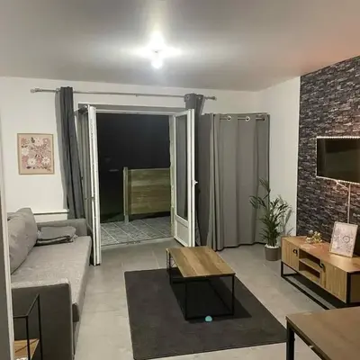 Studio with garden terrace and free parking