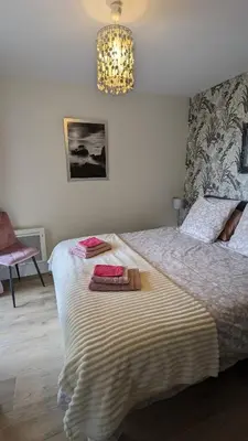 Un ou plusieurs lits dans un hébergement de l'établissement Maison moderne de plain-pied proche de la mer