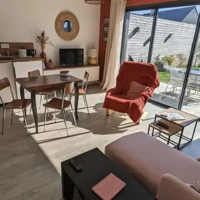 Maison moderne de plain-pied proche de la mer