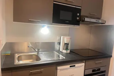 Cuisine ou kitchenette dans l'établissement Bright studio in Cabourg close to the beach!