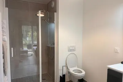Salle de bains dans l'établissement Bright studio in Cabourg close to the beach!