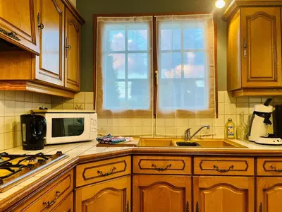 Cuisine ou kitchenette dans l'établissement Le Repos de Sainte mere - House near the center