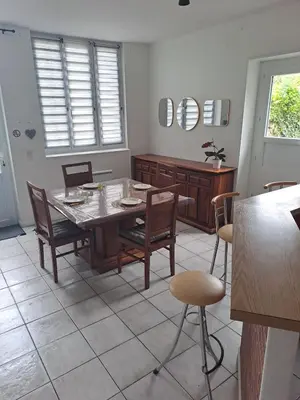 Coin salon dans l'établissement Maison au Calme en Normandie