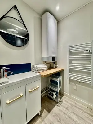 Cuisine ou kitchenette dans l'établissement Appartement lumineux avec vue sur les clochers