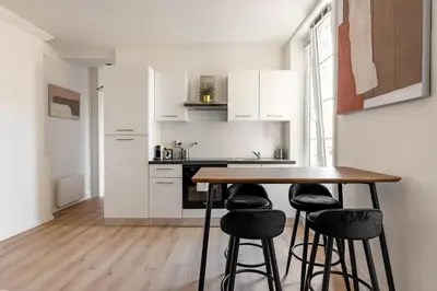 Cuisine ou kitchenette dans l'établissement Appartement moderne au coeur du quartier historique