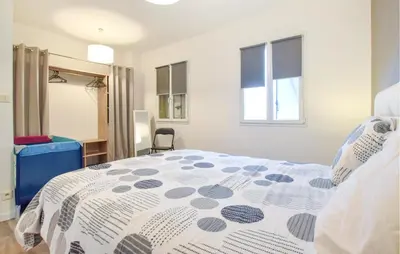 Un ou plusieurs lits dans un hébergement de l'établissement 5 Bedroom Beautiful Home In Carteret
