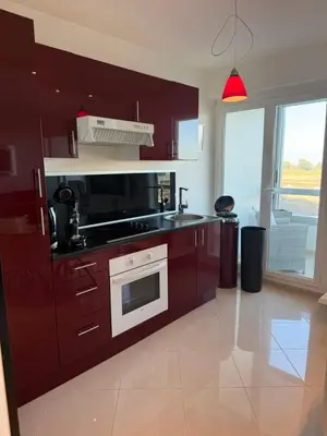 Cuisine ou kitchenette dans l'établissement VAELLOO STUDIO 3 PERS port de plaisance