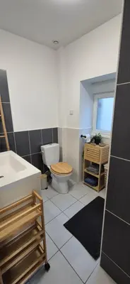 Salle de bains dans l'établissement Maison rénovée avec stationnement privatif