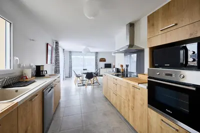 Cuisine ou kitchenette dans l'établissement Le Jardin Paisible - A 2 km de la plage
