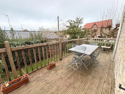 Balcon ou terrasse dans l'établissement Maison avec jardin dans le centre de Cabourg