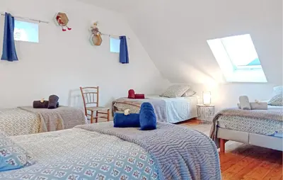 Un ou plusieurs lits dans un hébergement de l'établissement 3 Bedroom Nice Home In Saint-Marcouf