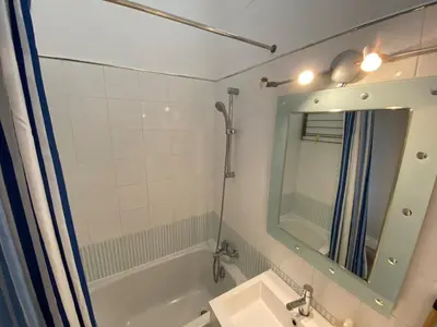 Salle de bains dans l'établissement Studio lumineux Cabourg plage & commerces à pied