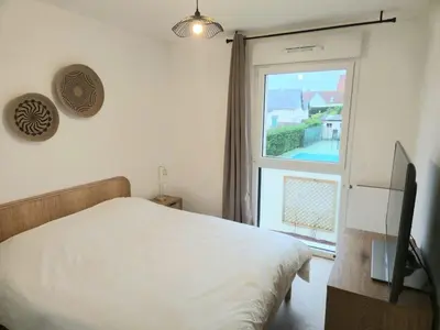 Un ou plusieurs lits dans un hébergement de l'établissement Beautiful new and bright apartment Sable & Sel
