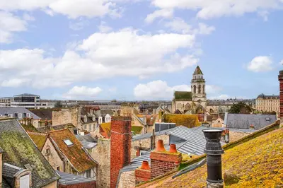 Vue générale sur Caen ou vue de la ville depuis l'appartement