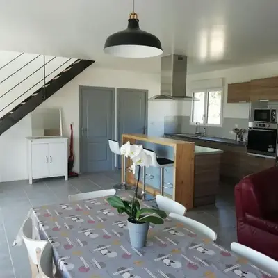 Grande maison lumineuse au calme