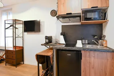 Cuisine ou kitchenette dans l'établissement Le 3 du Clos Fleuri - Proche Hippodrome