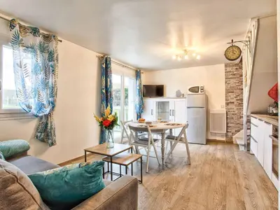Cuisine ou kitchenette dans l'établissement Duplex cosy en bord de mer avec parking - FR-1-788-98