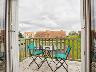 Balcon ou terrasse dans l'établissement Duplex cosy en bord de mer avec parking - FR-1-788-98