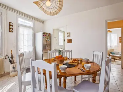 Coin salon dans l'établissement Maison de vacances à 100m de la plage, jardin, séjour convivial - FR-1-788-97
