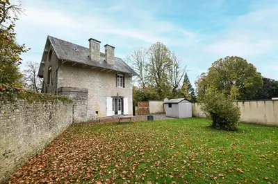 Jardin de l'établissement Le parc du château - Dépendance du château