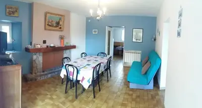 Coin salon dans l'établissement Maison au cœur des plages du débarquement