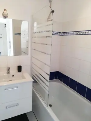 Salle de bains dans l'établissement Appartement avec jardin à 50 m de la plage et 2 vélos inclus